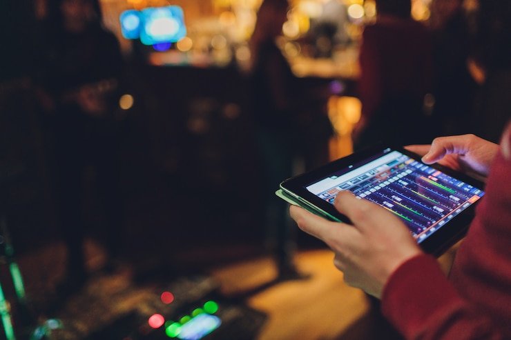 Antarmuka aplikasi mobile slotguru88 menampilkan menu utama dengan opsi deposit dan permainan